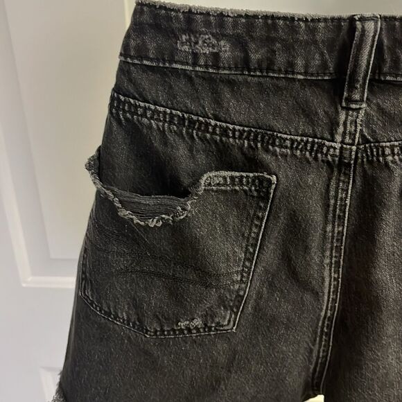American Eagle Black Destroyed Distressed Whisker Faded Mom Shorts - Size 10 - Picture 10 of 16